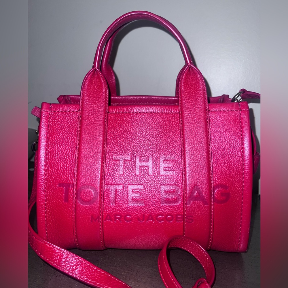 Marc Jacobs Vibrant Red Leather Handbag Totebag